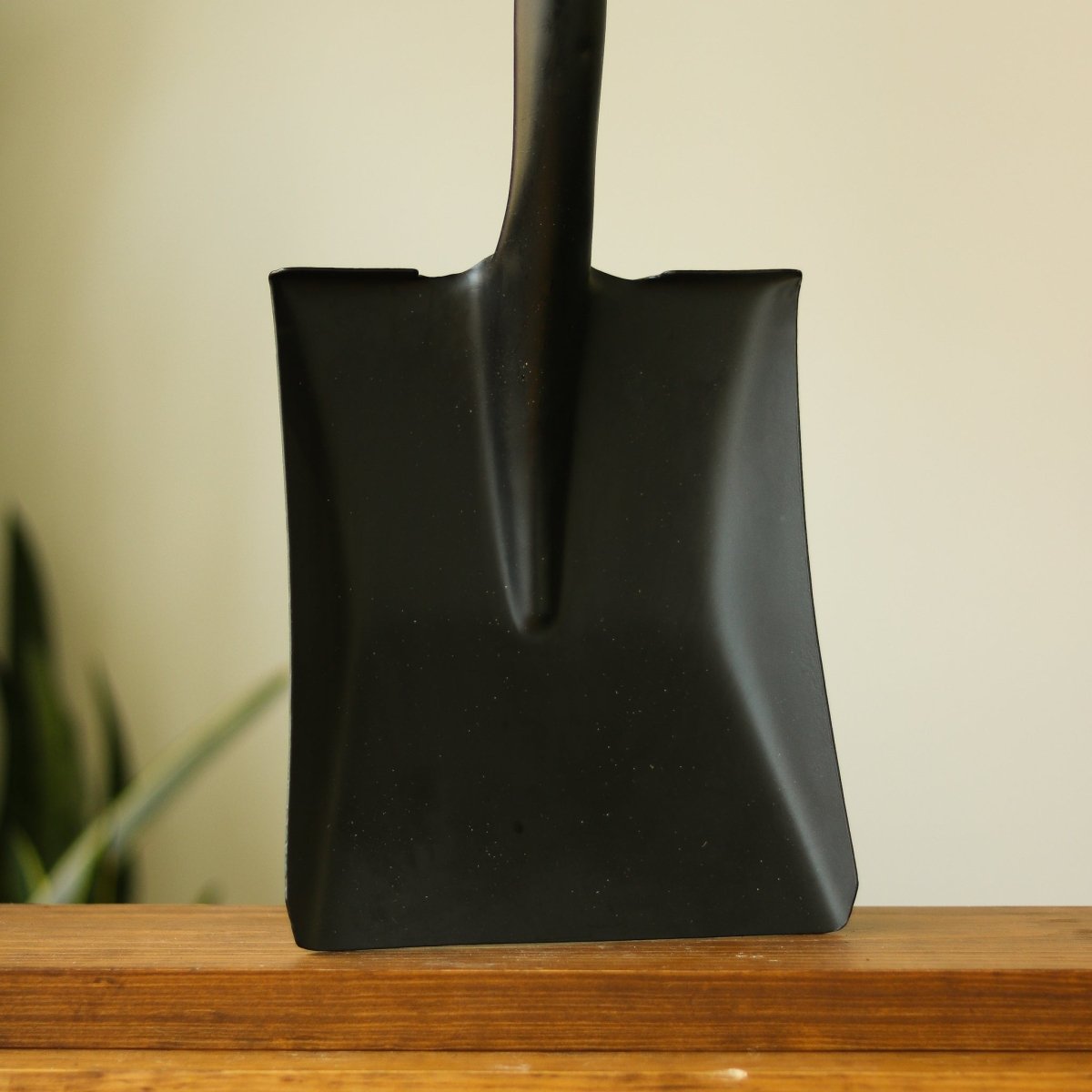 Garden Shovel Deluxe In Matte Black By Benson