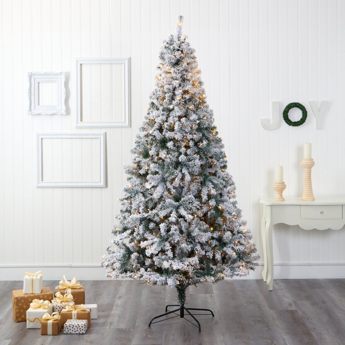 8-ft Flocked Rock Springs Spruce Artificial Christmas Tree With 500 Clear LED Lights & 1186 Bendable Branches